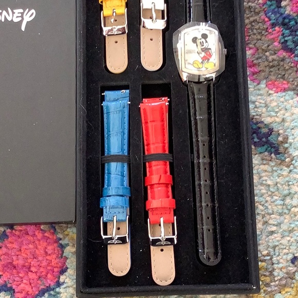 Invicta Mickey Mouse Watch - Picture 4 of 8